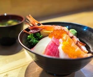 chirashi sushi miso