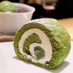 roll cake matcha