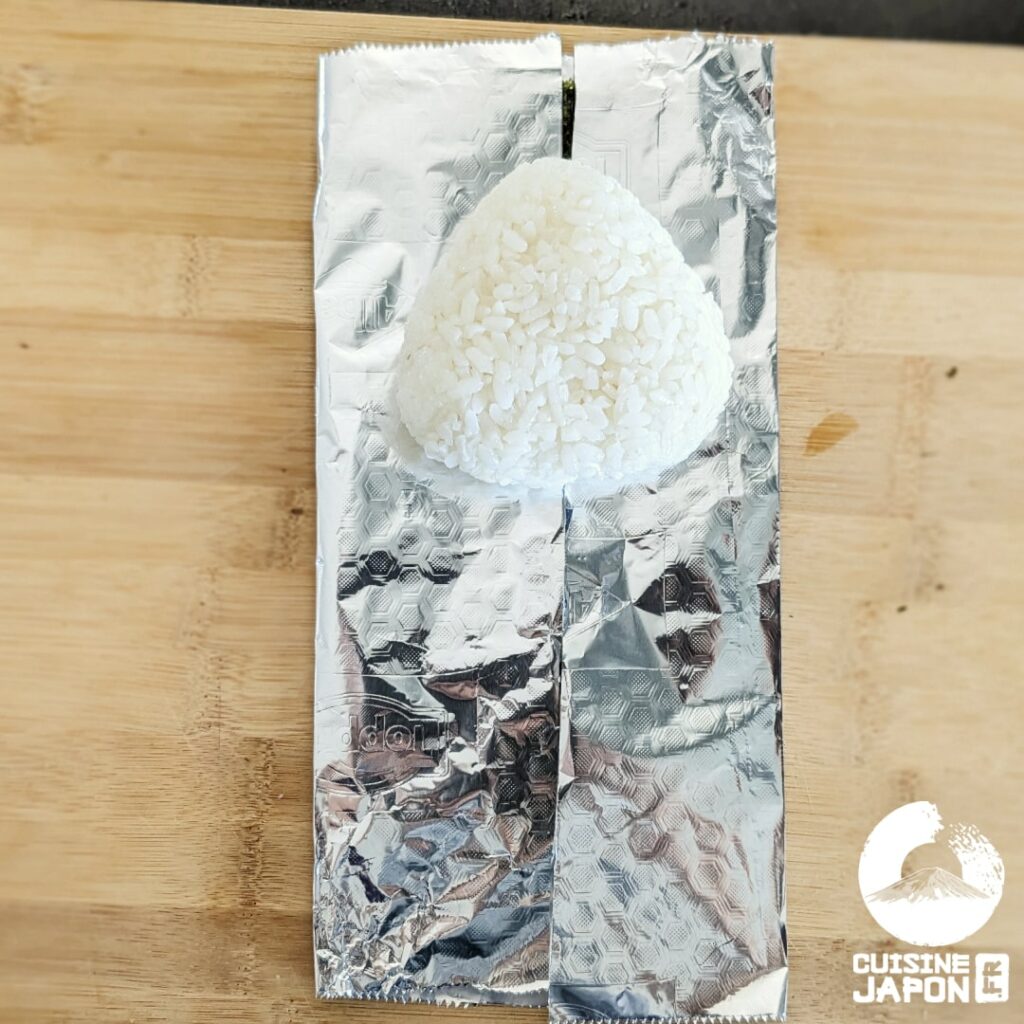 pliage nori onigiri etape 4 combini