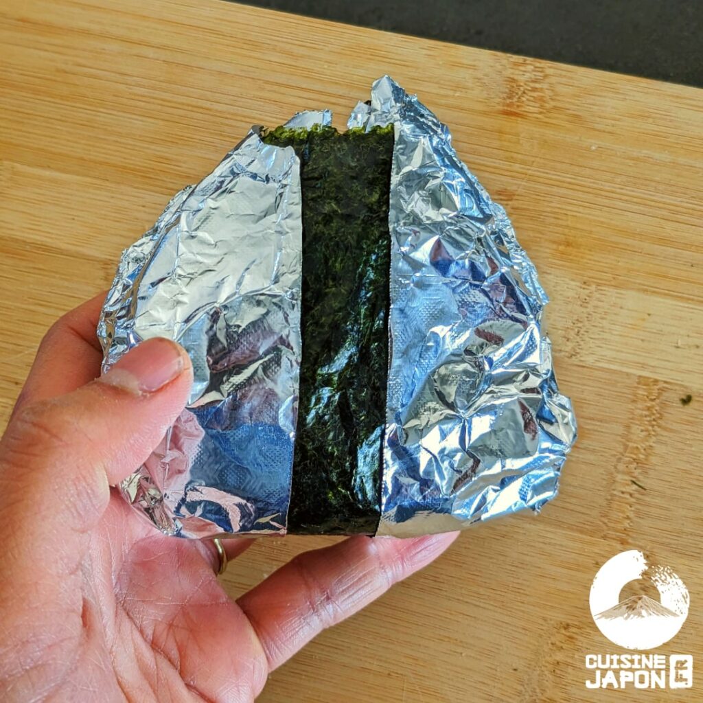 pliage nori onigiri etape 4 combini