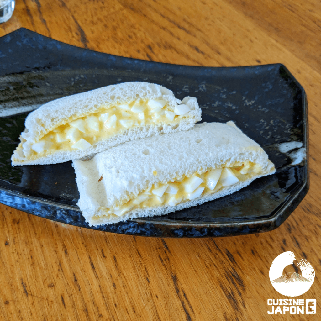 Recette japonaise tamago sando, sandwich aux œufs - poche couper