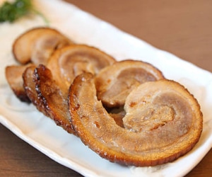 Chashu de porc, notamment utilisé dans les ramen