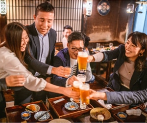 izakaya, bar japonais, l'ambiance est détendue