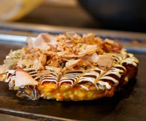 Okonomiyaki, crêpe japonaise